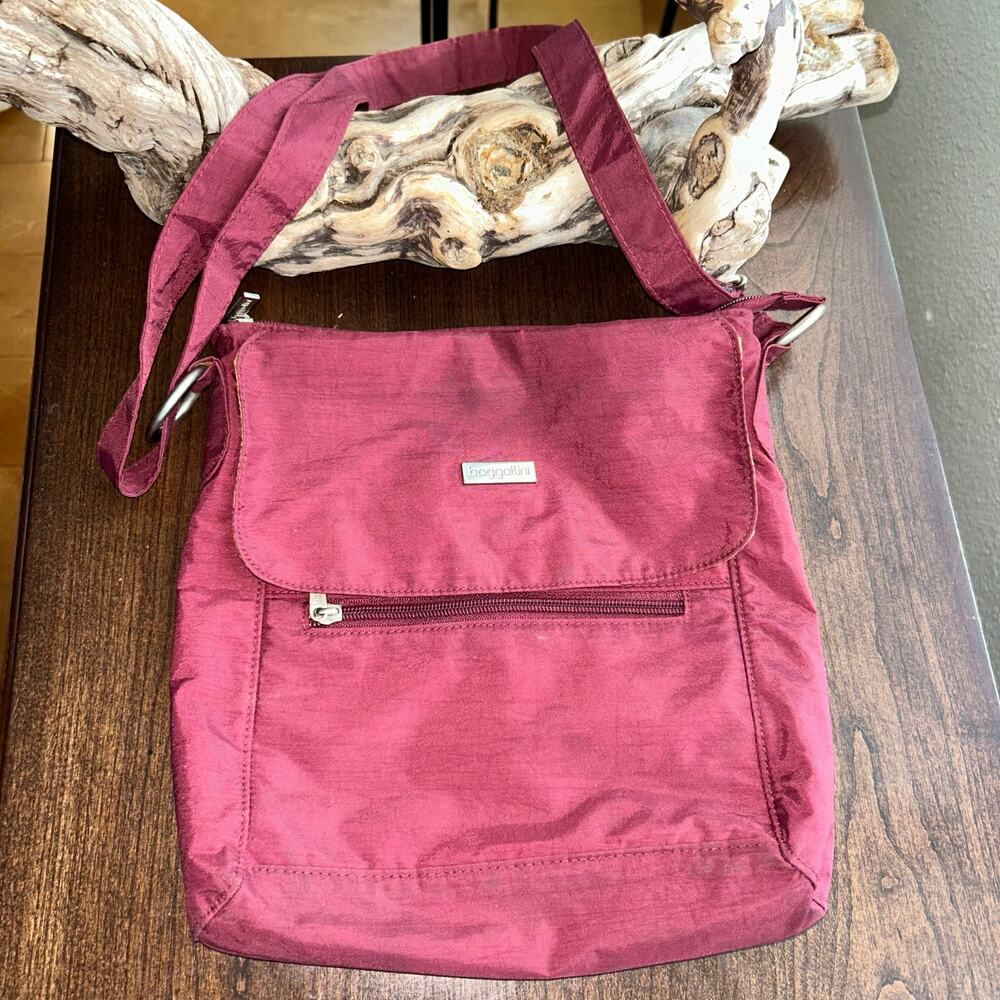 Baggallini Crossbody Bag Purse Handbag Adjustable Strap Lightweight wine